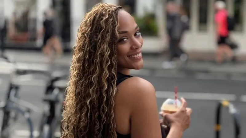 Дженнифер Лопестің вокалисті Қазақстан жайлы ыстық естеліктерімен бөлісті