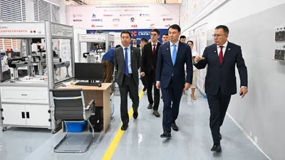 Дархан Сатыбалды Алматыдағы беделді университеттің бірін аралып көрді, сурет - Zakon.kz жаңалық 12.09.2025 18:08