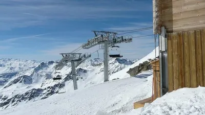 Эльбрус тауында болған қайғылы оқиға: аспалы жолдағы апат адам өліміне әкелді, сурет - Zakon.kz жаңалық 12.09.2025 19:36