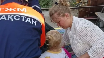 Құтқарушылар 3 жасар қызға көмектесті , сурет - Zakon.kz жаңалық 13.09.2025 11:38