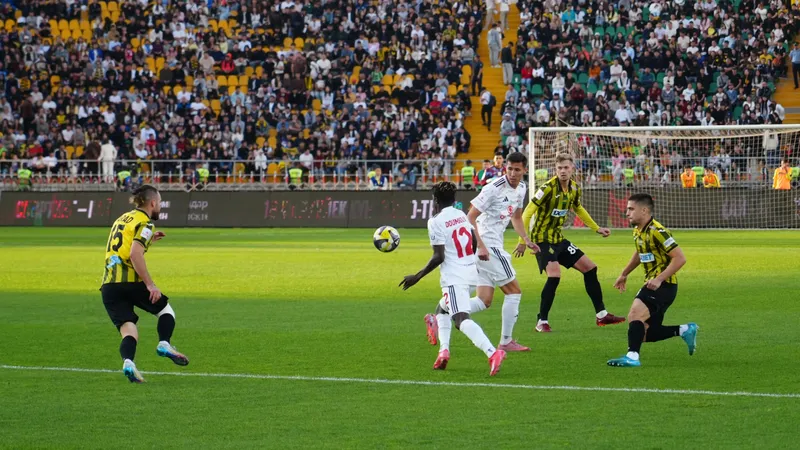 Дастан Сәтпаев "Қайратқа" "Ақтөбеге" қарсы ойында жеңіс сыйлады