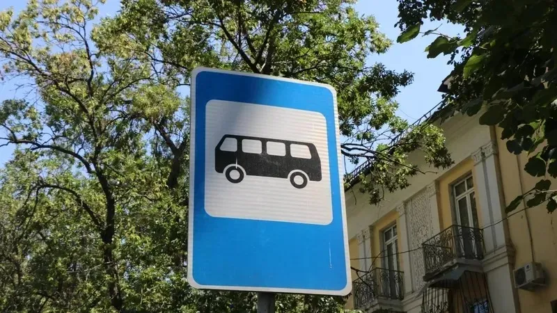 Алматыда автобус жолаушылары аялдама маңында төбелесті