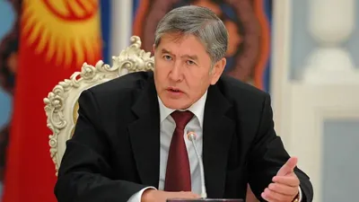 "Жаңбыр астында көшеде қалдырды": Қырғызстанның экс-президентінің отбасын үйінен мәжбүрлі түрде шығарды, сурет - Zakon.kz жаңалық 15.09.2025 13:32