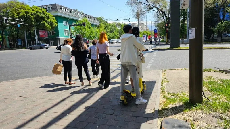 Самокат мінушілерге тротуарда жүруге тыйым салынбақ