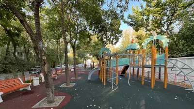 Әуезов ауданында №86 үй мен әскери мектеп арасында орналасқан Пятницкий көшесінің бойындағы бос аумақты абаттандыру жұмыстары аяқталды. Оны "Сұлтан құрылыс" ЖШС мердігерлік ұйымы биылғы "Халық қатысатын бюджет" жобасы аясында жүзеге асырды. Бұл туралы Әуезов ауданының әкімдігі хабарлады., сурет - Zakon.kz жаңалық 16.09.2025 11:52