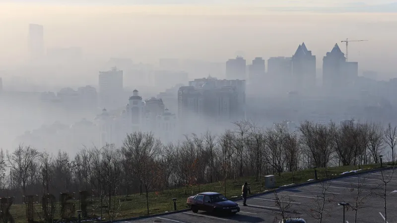 Тұман, үсік, шаңды дауыл және найзағай: Қазақстанда дауылды ескерту жарияланды