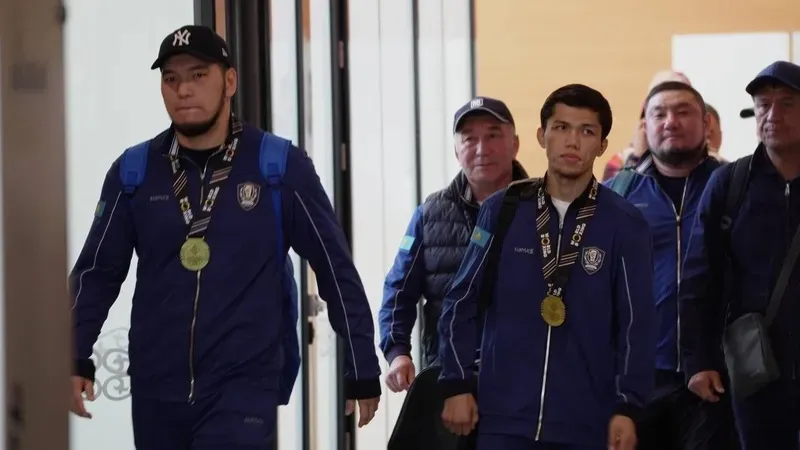 Астанада Ливерпульдегі әлем чемпионатынан қайтқан қазақстандық боксшыларды салтанатты түрде қарсы алды