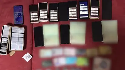 Алматы қалалық киберпол қызметкерлері мессенджерлерге тіркеу үшін көп мөлшерде SIM-карталар мен мобильді телефондарды сатып алып, пайдаланған адамдар тобын ұстады.  Ақпарат көзі Polisia.kz сайтында: https://polisia.kz/almaty-politsiyasy-alayaqtardy-sim-kartalarmen-qamtamasyz-etken-topty-ustady/, сурет - Zakon.kz жаңалық 17.09.2025 11:53