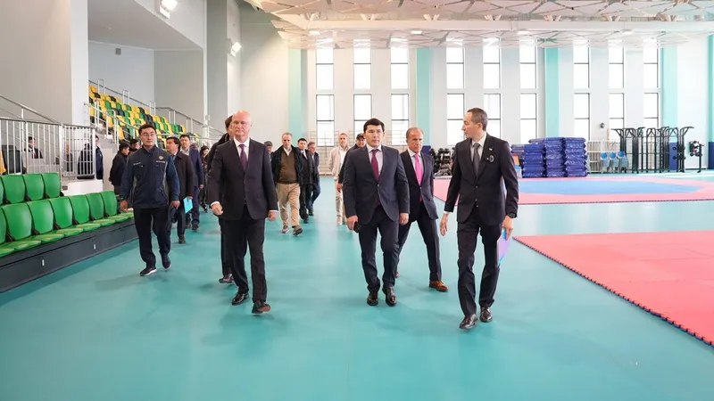 Роман Скляр Астанада салынып жатқан Ұлттық спорт университетінің құрылысымен танысты