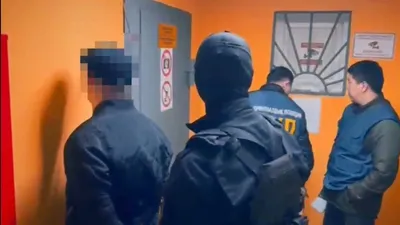 Алдын ала мәліметтер бойынша, облыс орталығының тұрғындары жүк көліктерінің дөңгелектерін ұрлаумен айналысқан. , сурет - Zakon.kz жаңалық 18.09.2025 14:03