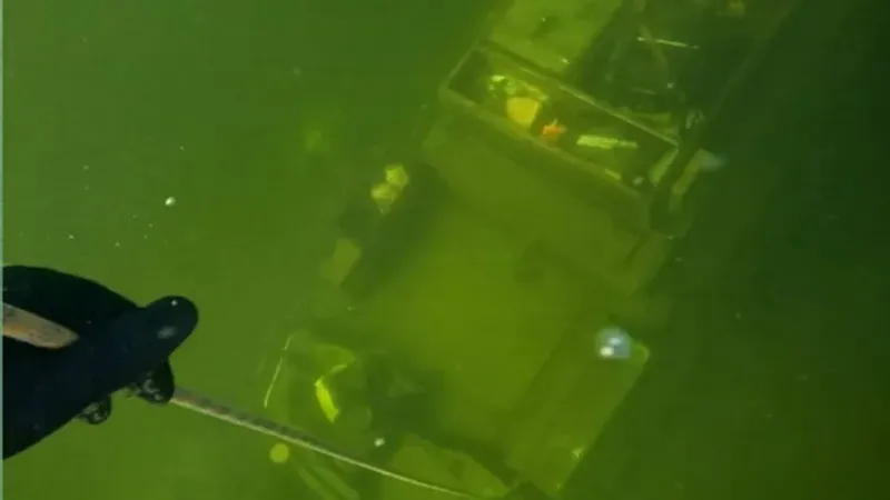 Ресейде адамдарымен бірге суға кеткен жол талғамайтын көліктің видеосы жарияланды