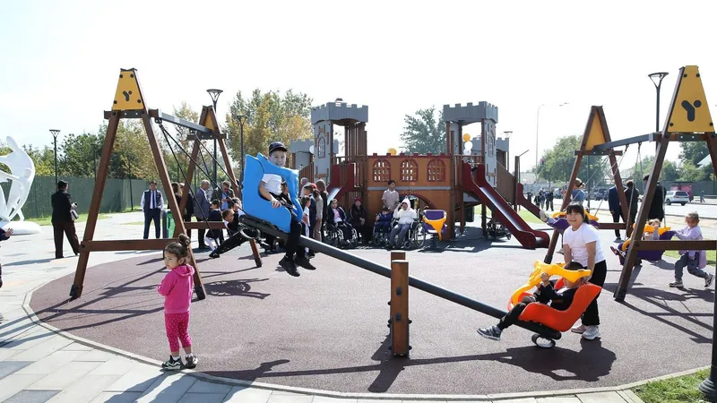 Қала күні қарсаңында Алматыда алғашқы инклюзивті балалар алаңы ашылды