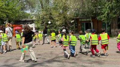 Қала күніне орай Алматы зообағы көпбалалы және әлеуметтік жағдайы төмен отбасыларға, ерекше қажеттілігі бар балалардың отбасыларына, сондай-ақ мектеп-интернаттар мен оңалту орталықтарының тәрбиеленушілеріне тегін экскурсия ұйымдастырды. , сурет - Zakon.kz жаңалық 19.09.2025 13:09