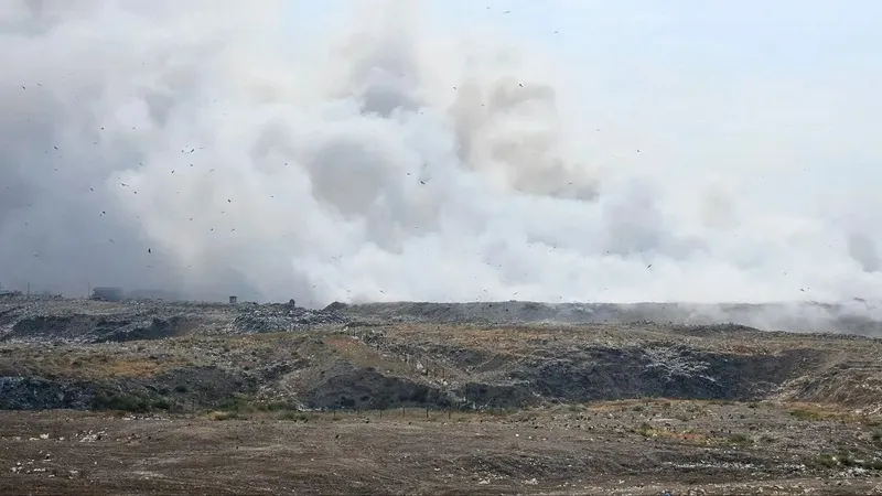 Бес күн жанған өрт: Алматы облысындағы қоқыс полигонындағы өрт ауыздықталды