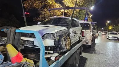 Алматыда жеңіл көлік ағаштарды кесіп өтіп, қарсы бағыттағы автокөлікпен соқтығысты, сурет - Zakon.kz жаңалық 22.09.2025 10:36