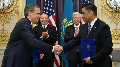 Қол қою, Нью-Йорк, АҚШ Сауда министрі, Говард Лютник, Wabtec компаниясы, сурет - Zakon.kz жаңалық 22.09.2025 21:15