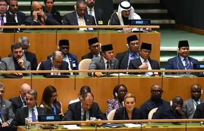 Тоқаев қазіргі геосаяси ахуал жағдайында саясаткерлерге ерекше жауапкершілік жүктелетінін айтты, сурет - Zakon.kz жаңалық 24.09.2025 00:11