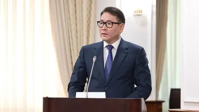 Сауда және интеграция министрі Арман Шаққалиев 2025 жылғы 23 қыркүйекте үкіметтегі брифингте сауда үйлеріне жалдау ақысын жылына бір реттен жиі көтеруге тыйым салу жоспарлары туралы айтты., сурет - Zakon.kz жаңалық 23.09.2025 14:58