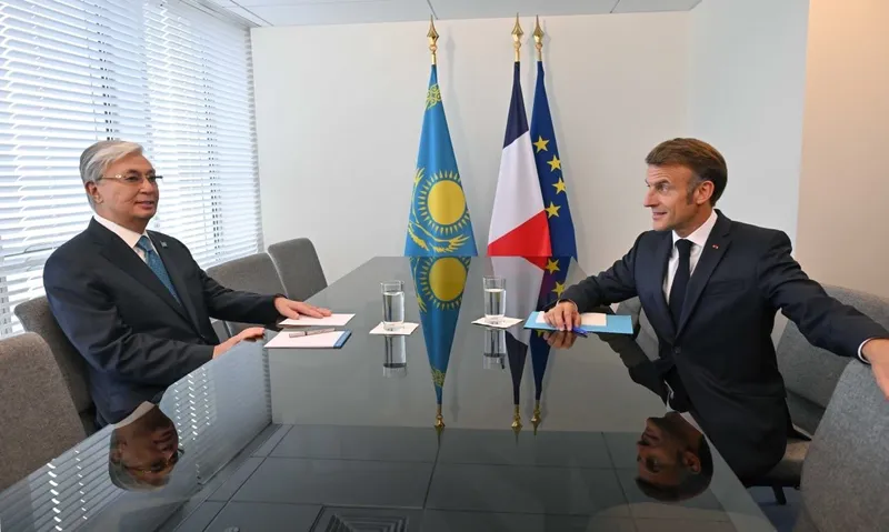 Тоқаев Макронмен өзекті геосаяси мәселелер жөнінде пікір алмасты