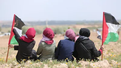 Палестиналықтар өздерінің мемлекеттігін мойындаған Батыс елдеріне қолдау білдіріп шеруге шықты. Мұндай акция бүгін Иордан өзенінің батыс жағалауындағы Рамалла қаласында өтті., сурет - Zakon.kz жаңалық 24.09.2025 09:24