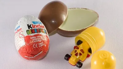 Германияда мектеп маңында есірткіні Kinder Surprise ішіне жасырып, оқушыларға таратқан ер адам ұсталды, сурет - Zakon.kz жаңалық 25.09.2025 09:14