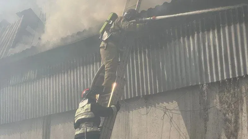 Астанада алапат өрт болды: кадрлар, өрт аумағы және ТЖМ түсіндірмесі