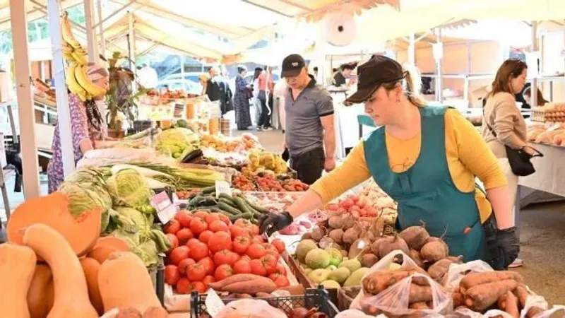 Алматыда "Береке Fest" акциясы аясында тауарлар төмен бағада сатылады