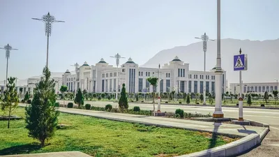 Түркімен халқының ұлттық лидері Гурбангулы Бердімұхамедов жақында Халк Маслахатының отырысын өткізді. Ерекше назар аудартқан жайт – құрметті қария Язмырат Атамырадовтың сөз сөйлеуі болды, деп хабарлайды Zakon.kz., сурет - Zakon.kz жаңалық 26.09.2025 11:12