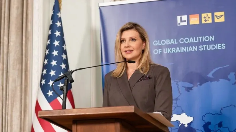 Зеленскийдің жұбайы Мелания Трамппен бірге суретке түсті