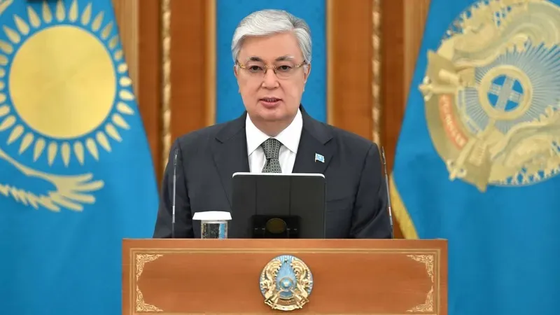 Мемлекет басшысы Қазақстан халқын Еңбек күнімен құттықтады