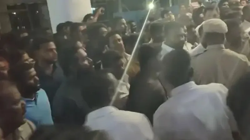 "Сахнаға лап қойып, бірін-бірі таптаған". Үндістанда сайлау алды митингі кезінде 39 адам қаза тапты