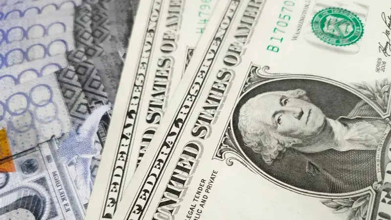 Қазақстандықтар депозиттегі долларларынан жаппай арыла алды ма - Ұлттық Банк жауабы