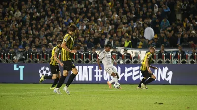 Алматы спортсүйер қауымның назарын аудартқан орталыққа айналды: "Қайрат" пен "Реал Мадрид" матчы мыңдаған көрерменді трибунаға тартты. , сурет - Zakon.kz жаңалық 01.10.2025 13:41