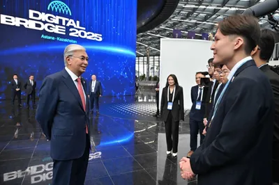 Президент жасанды интеллект бойынша өткен халықаралық олимпиада жеңімпаздарымен әңгімелесті, сурет - Zakon.kz жаңалық 02.10.2025 20:38