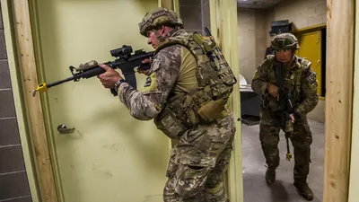 АҚШ Қорғаныс министрі артық салмақты генералдар мен сақалды сарбаздарға қатысты маңызды мәлімдеме жасады , сурет - Zakon.kz жаңалық 02.10.2025 11:06