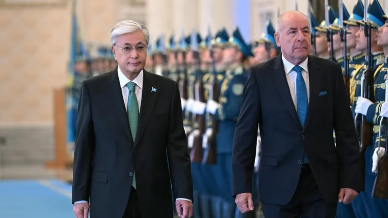 Ақордада Мажарстан президентін салтанатты түрде қарсы алды