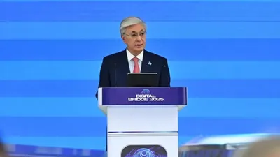 2025 жылғы 2 қазанда Digital Bridge 2025 халықаралық форумында сөйлеген сөзінде Мемлекет басшысы Қасым-Жомарт Тоқаев әрбір жаңа мемлекеттік қызмет бастапқыда цифрлық форматта құрылуы тиіс екенін мәлімдеді, деп хабарлайды Zakon.kz., сурет - Zakon.kz жаңалық 02.10.2025 11:41