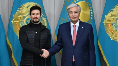 Digital Bridge 2025 халықаралық форумының алаңында Қасым-Жомарт Тоқаев Telegram мессенджерінің негізін қалаушы Павел Дуровпен кездесті., сурет - Zakon.kz жаңалық 02.10.2025 15:10