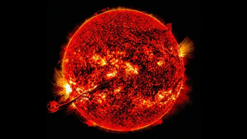 Жерді күшті магниттік дауыл басты: ғалымдар жаңа қауіптер туралы ескертті