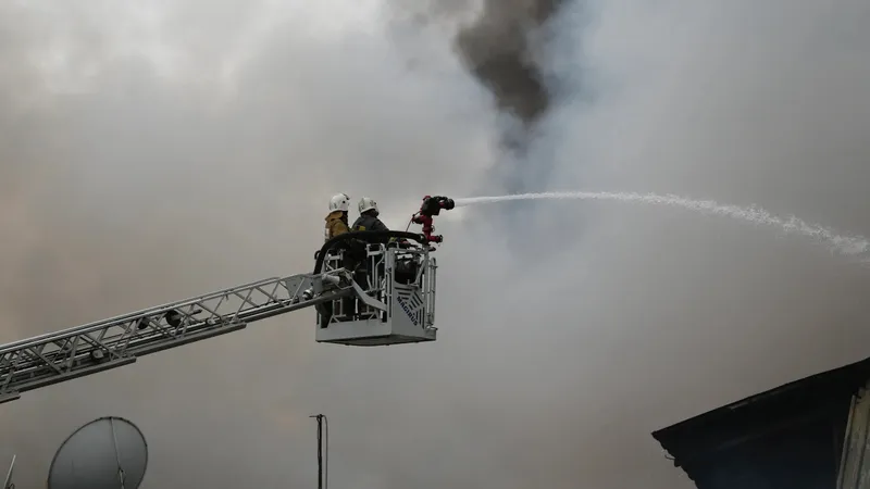 Атырауда ірі мейрамхана өртенді