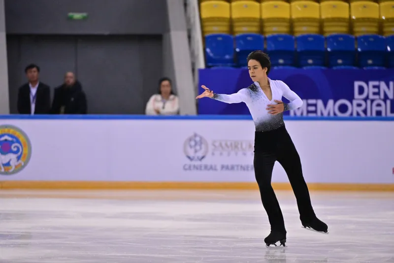 Мәнерлеп сырғанаудан Денис Тен мемориалы: мұздағы би мен жасөспірімдер арасында үздіктер анықталды