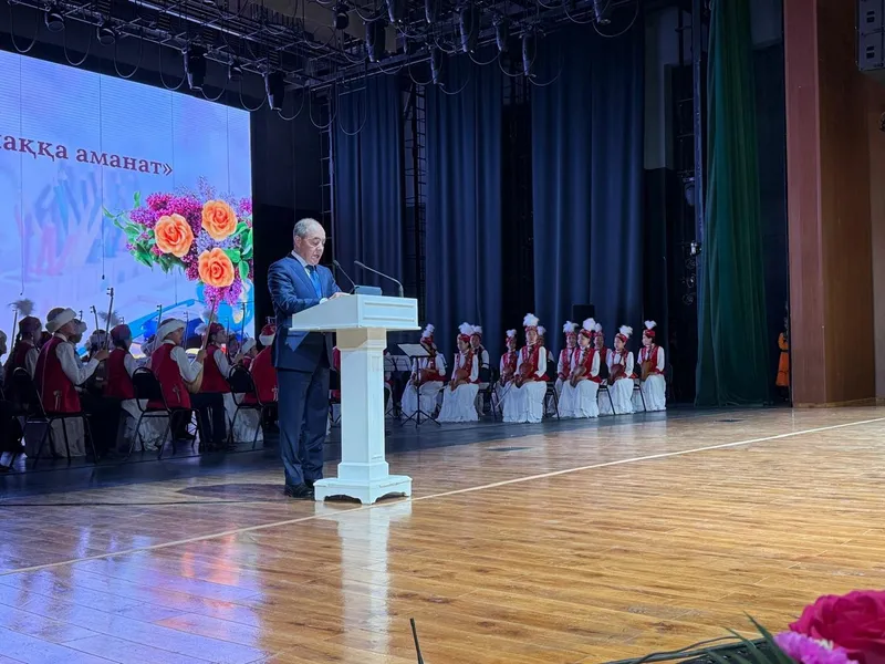 БҚО-да мұғалімдерге құрмет көрсетілді