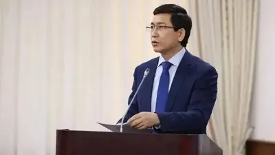 Аймағамбетов, Мәжіліс депутаты, бұрынғы министр, құттықтау, ұстаздар күні, сурет - Zakon.kz жаңалық 05.10.2025 14:26