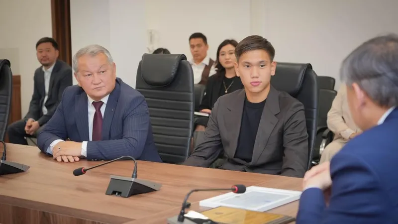 Шерхан Қалмұрза, Саясат Нұрбек, кездесу, грант, сурет - Zakon.kz жаңалық 06.10.2025 17:32