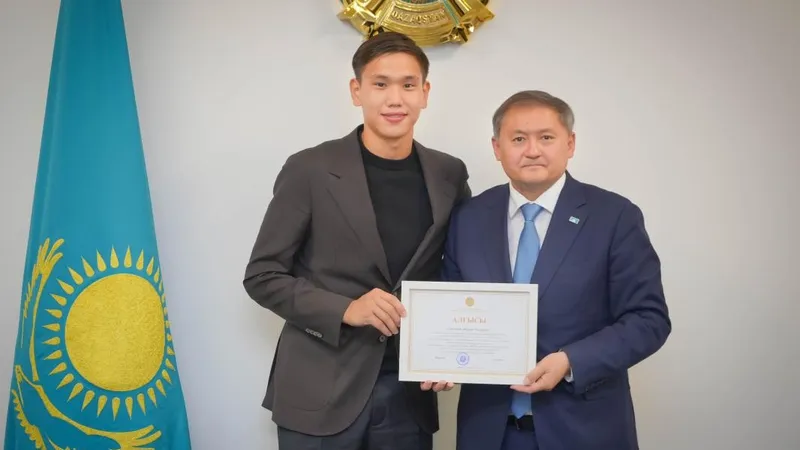 Ақылы бөлімде оқитын Шерхан Қалмұрзаға грант берілді