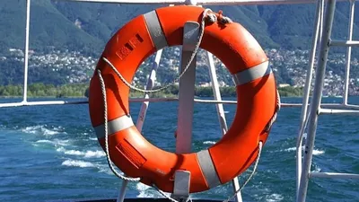 Су, ашық теңіз, құтқару балоны, саяхат, демалыс, сурет - Zakon.kz жаңалық 07.10.2025 11:45