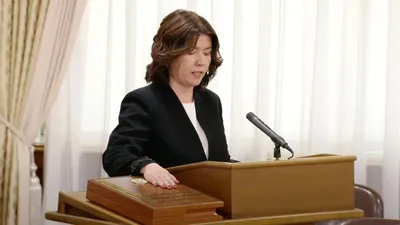 Қазақстанның жаңа Оқу-ағарту министрі ант берді, сурет - Zakon.kz жаңалық 07.10.2025 10:45