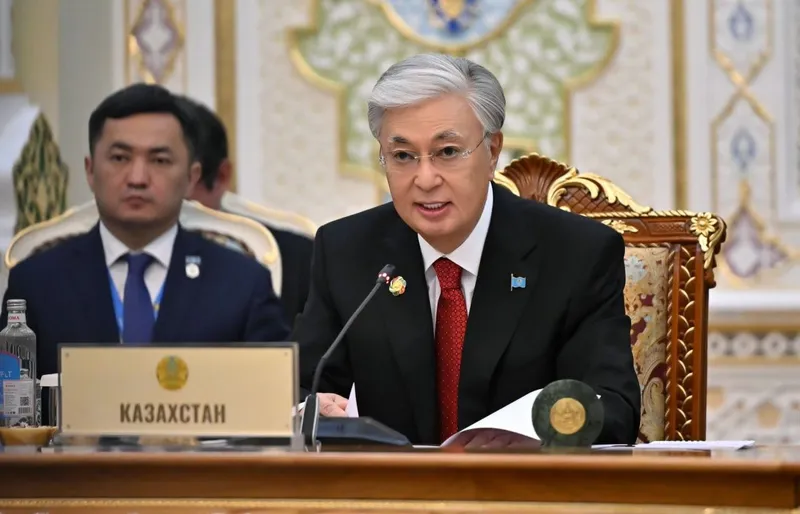 Үлкен сиськи порно көреді