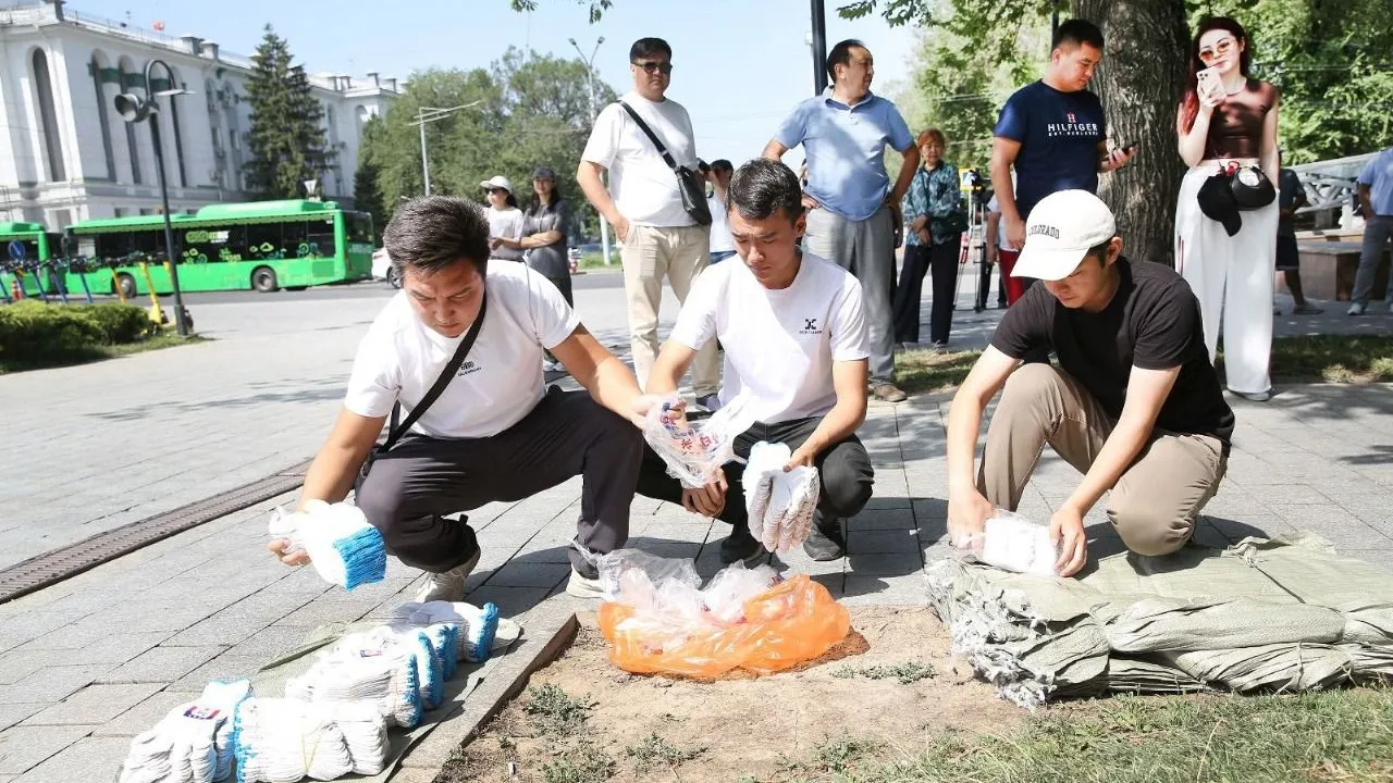 Бірінші адамның көзқарасы бойынша дәретханадағы секс туралы бейне