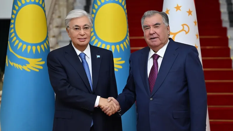 Мемлекет басшысы Тәжікстан Президенті Эмомали Рахмонмен кездесу өткізді